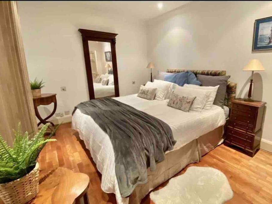 Spacious Flat In The Most Desirable Area Of London Eksteriør bilde