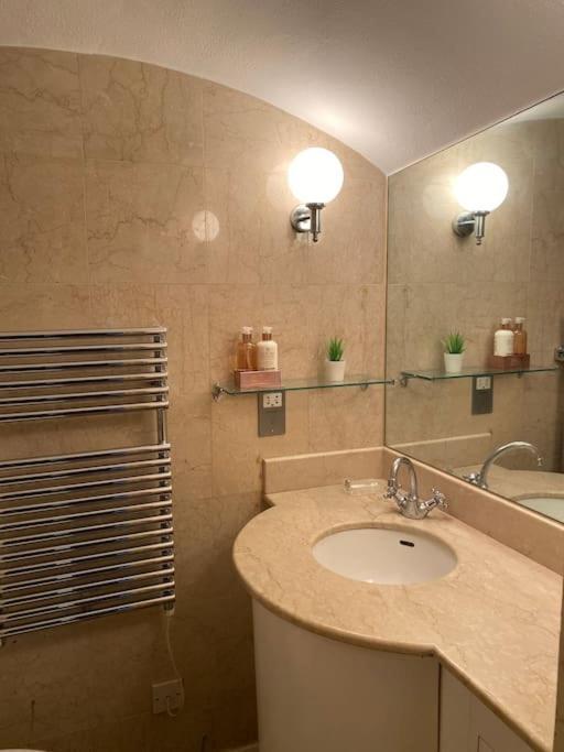 Spacious Flat In The Most Desirable Area Of London Eksteriør bilde